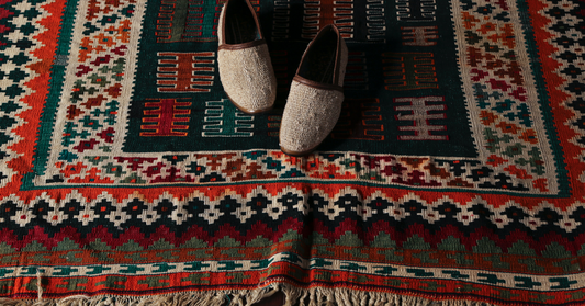 Alfombras de Estambul están hechas a mano con alfombras turcas y alfombras turcas con las clásicas alfombras de seda de Anatolia, alfombras con motivos de Anatolia, rahrah y opciones de bambú. 
