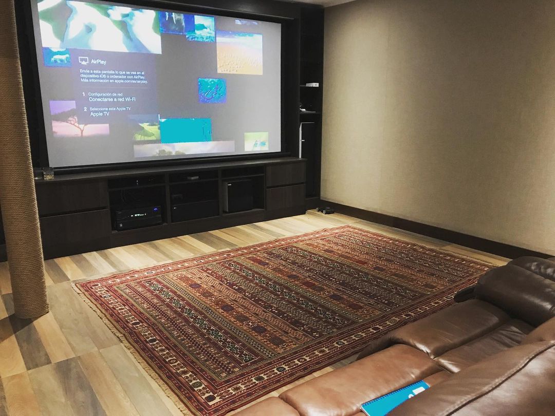 Alfombras de Estambul están hechas a mano con alfombras turcas y alfombras turcas con las clásicas alfombras de seda de Anatolia, alfombras con motivos de Anatolia, rahrah y opciones de bambú. 