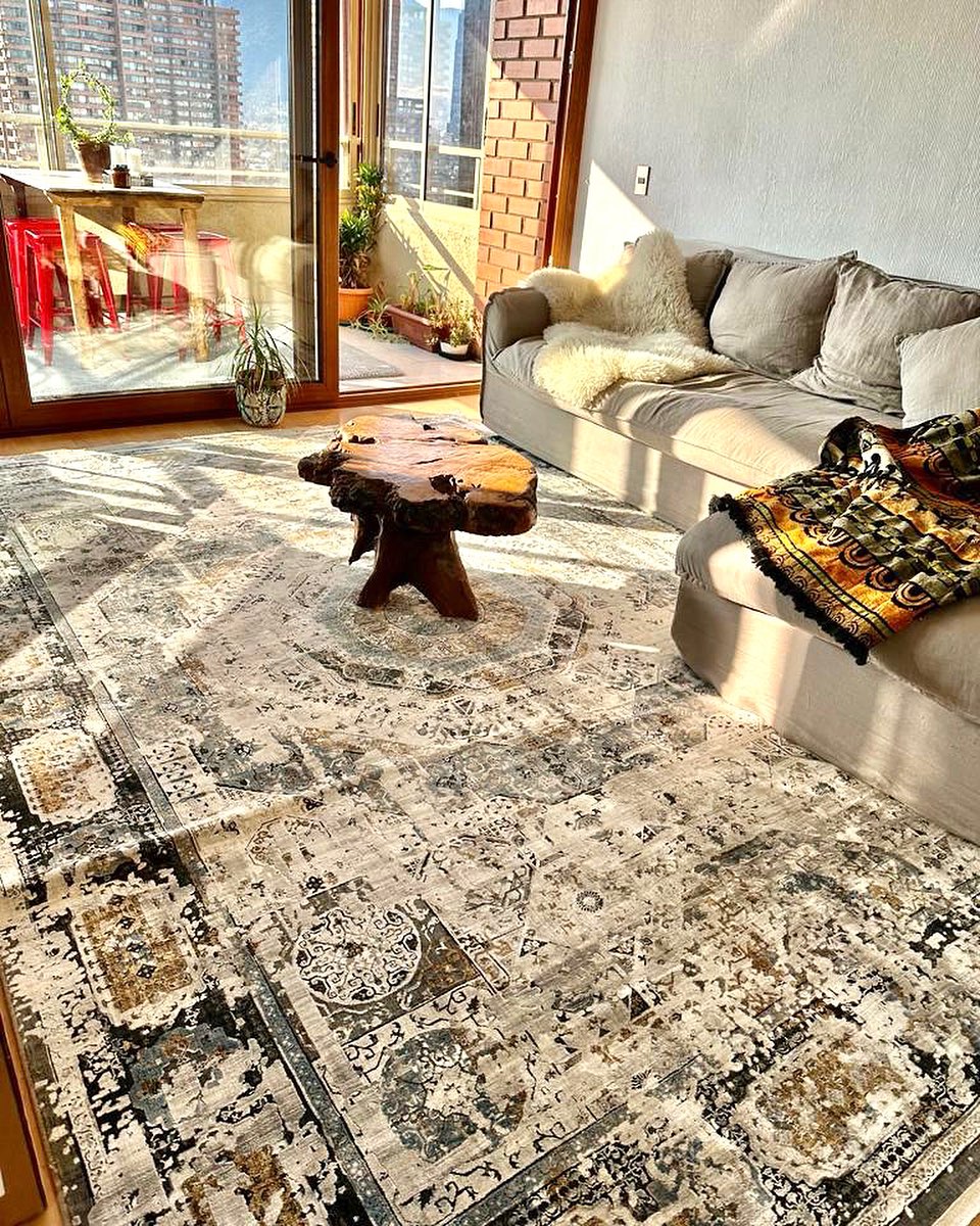 Discover Timeless Elegance at Alfombras de Estambul, Your Destination for Authentic Turkish Carpets in Istanbul. Immerse Yourself in a World of Exquisite Handwoven Rugs, Each a Testament to Centuries of Craftsmanship. Find Your Perfect Piece Today!
