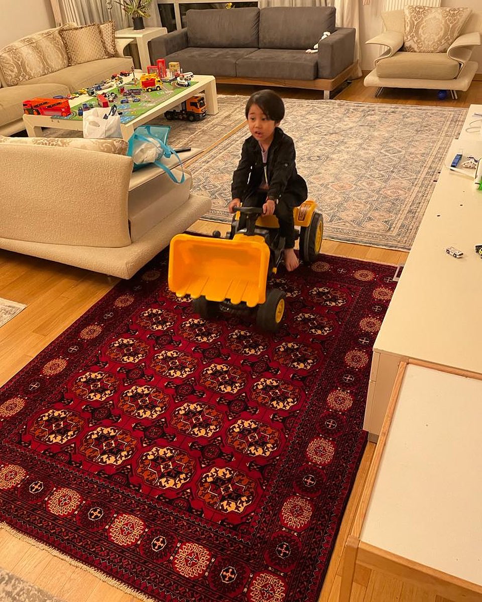 Discover Timeless Elegance at Alfombras de Estambul, Your Destination for Authentic Turkish Carpets in Istanbul. Immerse Yourself in a World of Exquisite Handwoven Rugs, Each a Testament to Centuries of Craftsmanship. Find Your Perfect Piece Today!